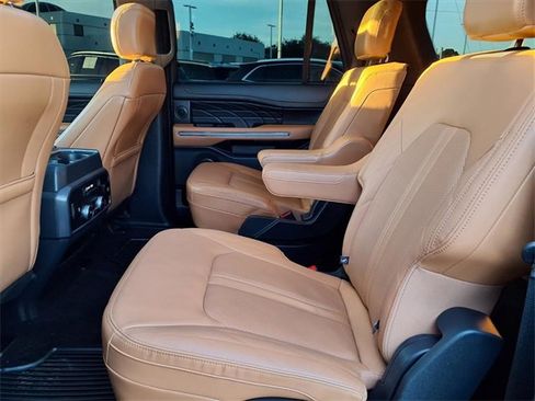 Used 2023 Ford Expedition Max Platinum image 8