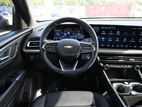 Used 2025 Chevrolet Traverse LT AWD/4WD image 28