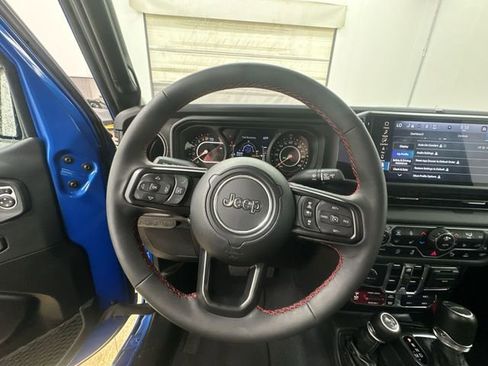 Used 2024 Jeep Gladiator Rubicon image 12