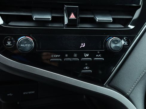 Used 2023 Toyota Camry LE image 9