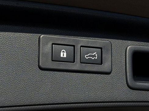 Used 2023 Subaru Forester Limited image 29