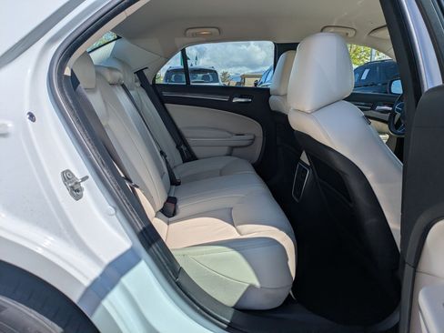 Used 2021 Chrysler 300 Touring L AWD/4WD image 29