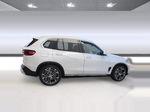 Used 2026 BMW X5 xDrive50e AWD/4WD image 29