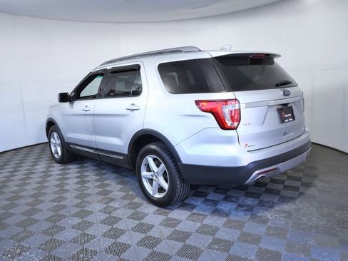 Used 2017 Ford Explorer XLT w/ Equipment Group 202A AWD/4WD image 6