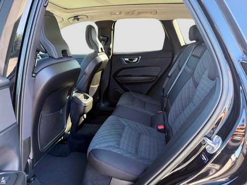 Used 2022 Volvo XC60 B5 Momentum image 20