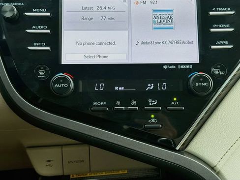 Used 2018 Toyota Camry XLE FWD image 32