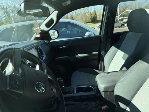 Used 2021 Toyota Tacoma TRD Off-Road image 17