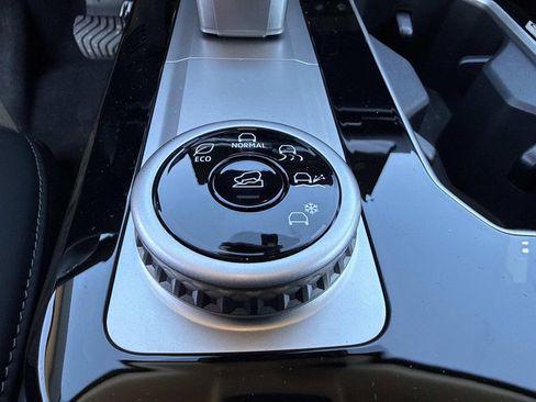 New 2026 Mitsubishi Outlander SE image 31