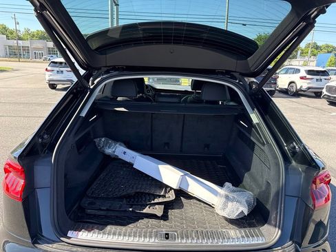 Used 2023 Audi Q8 Prestige AWD/4WD image 23