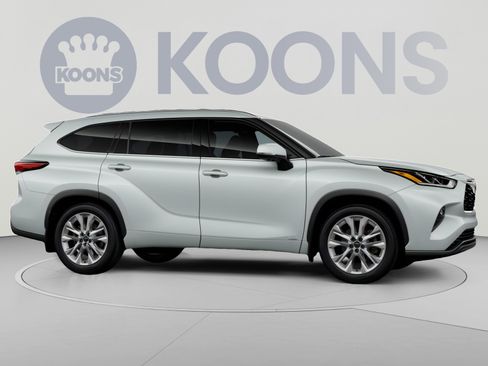 New 2026 Toyota Highlander Limited AWD/4WD image 16