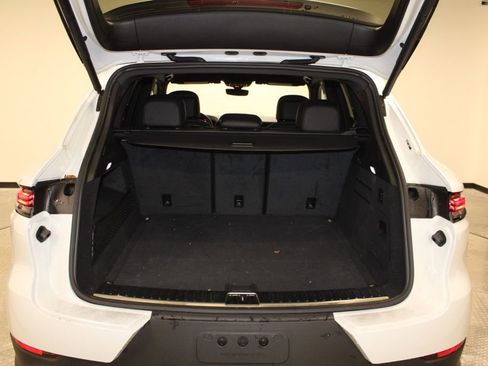 Certified 2025 Porsche Cayenne AWD/4WD image 34