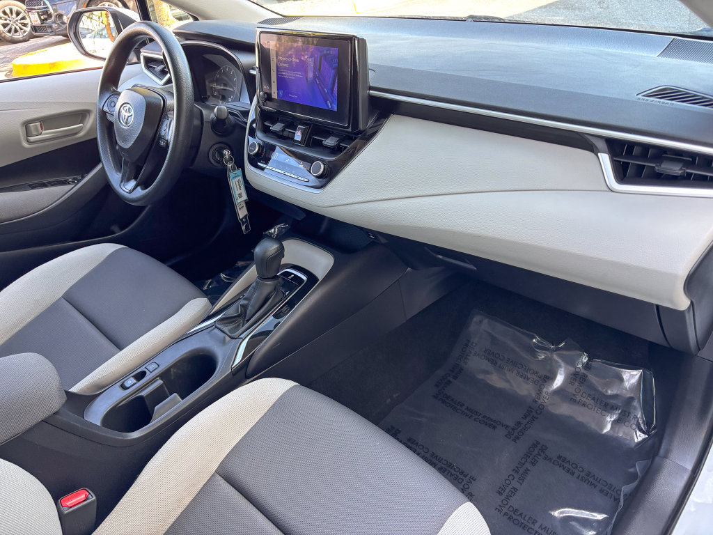 Used 2025 Toyota Corolla LE FWD image 34