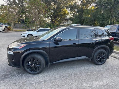 Used 2023 Nissan Rogue SV w/ SV Premium B Package image 3