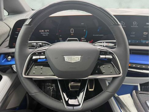 Used 2025 Cadillac Optiq Luxury 2 AWD/4WD image 12