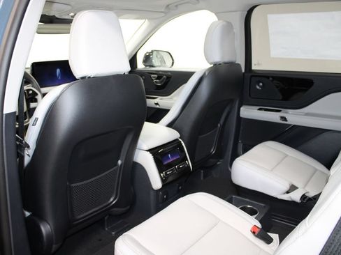 New 2026 Lincoln Aviator Reserve w/ Illumination Package RWD image 18
