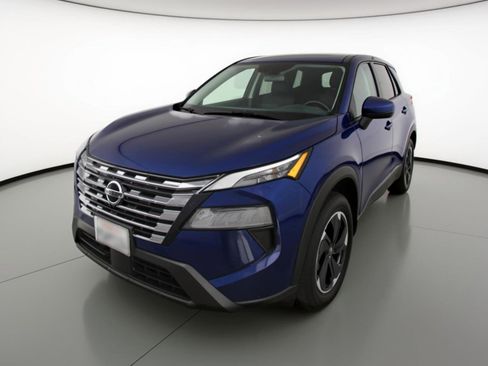 Used 2025 Nissan Rogue SV image 3