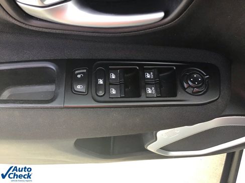 Used 2020 Jeep Renegade Latitude w/ Cold Weather Group image 28