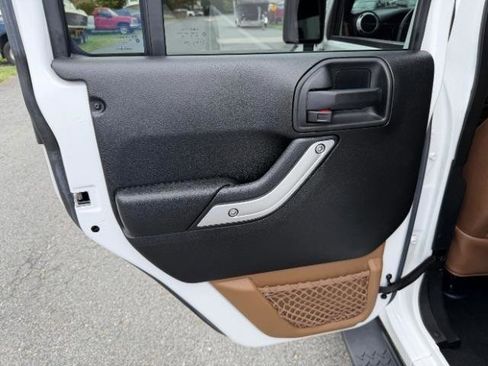 Used 2016 Jeep Wrangler Unlimited Sahara w/ Connectivity Group AWD/4WD image 24