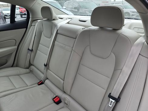 Used 2022 Volvo S60 B5 Inscription image 17