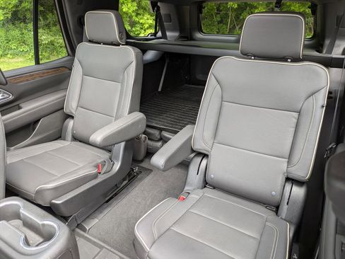 Used 2023 Chevrolet Tahoe Premier w/ Advanced Technology Package AWD/4WD image 27