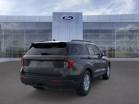 New 2026 Ford Explorer Active RWD image 8