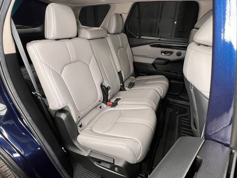 Used 2025 Honda Pilot Touring image 29