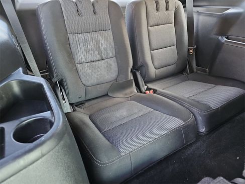 Used 2017 Ford Explorer XLT image 12