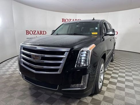 Used 2016 Cadillac Escalade Base image 4