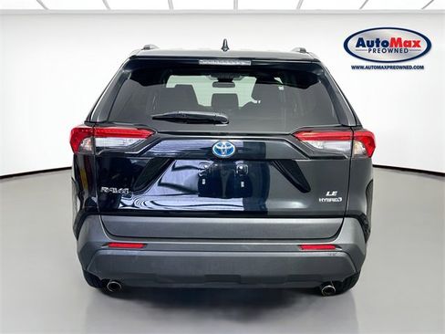 Used 2021 Toyota RAV4 LE w/ Carpet Mat Package (TMS) image 7
