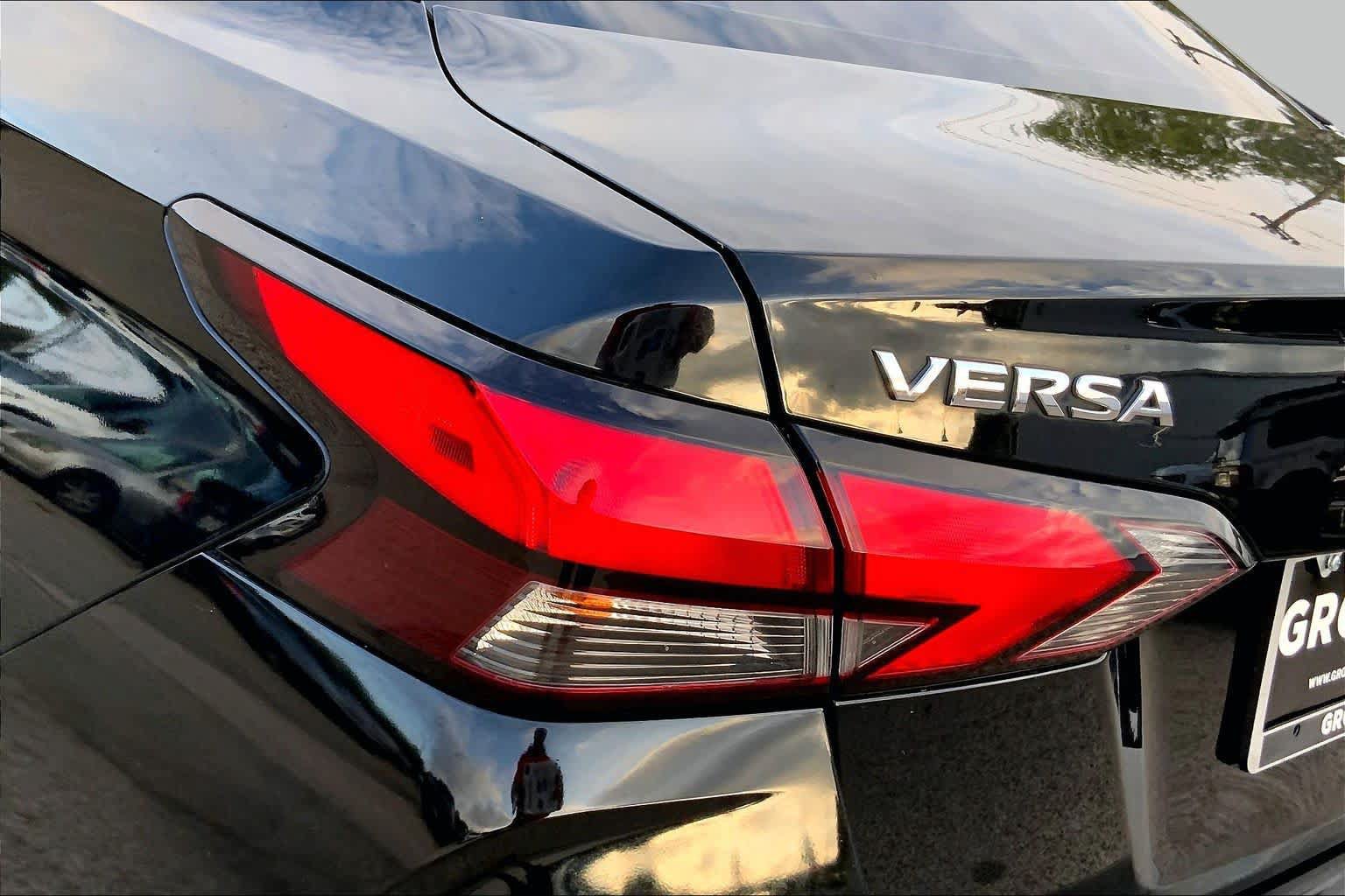 Used 2020 Nissan Versa S FWD image 27