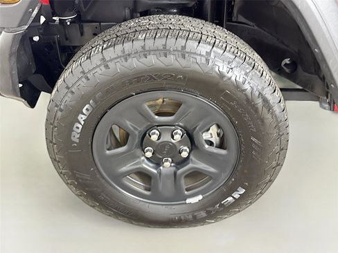 Used 2025 Jeep Wrangler Sport image 29