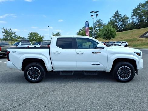 Certified 2024 Toyota Tacoma TRD Sport AWD/4WD image 3
