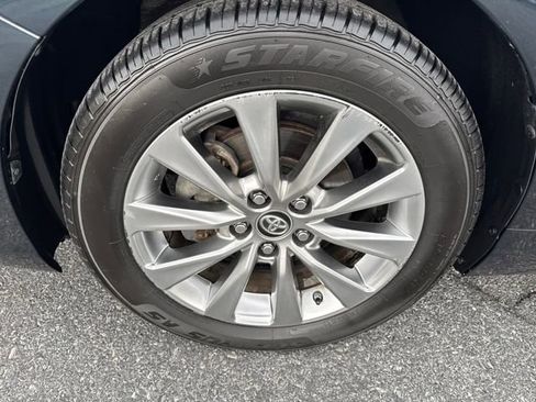 Used 2015 Toyota Camry XLE image 25