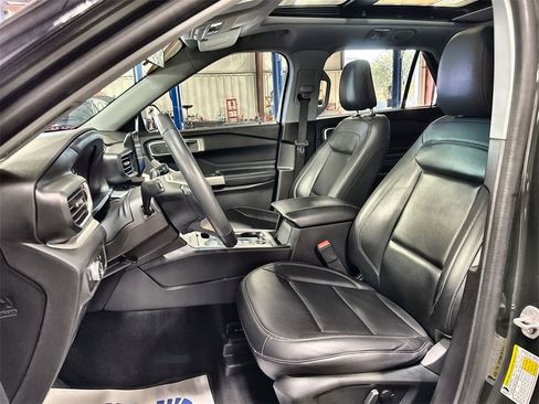 Used 2022 Ford Explorer XLT w/ Equipment Group 202A image 12