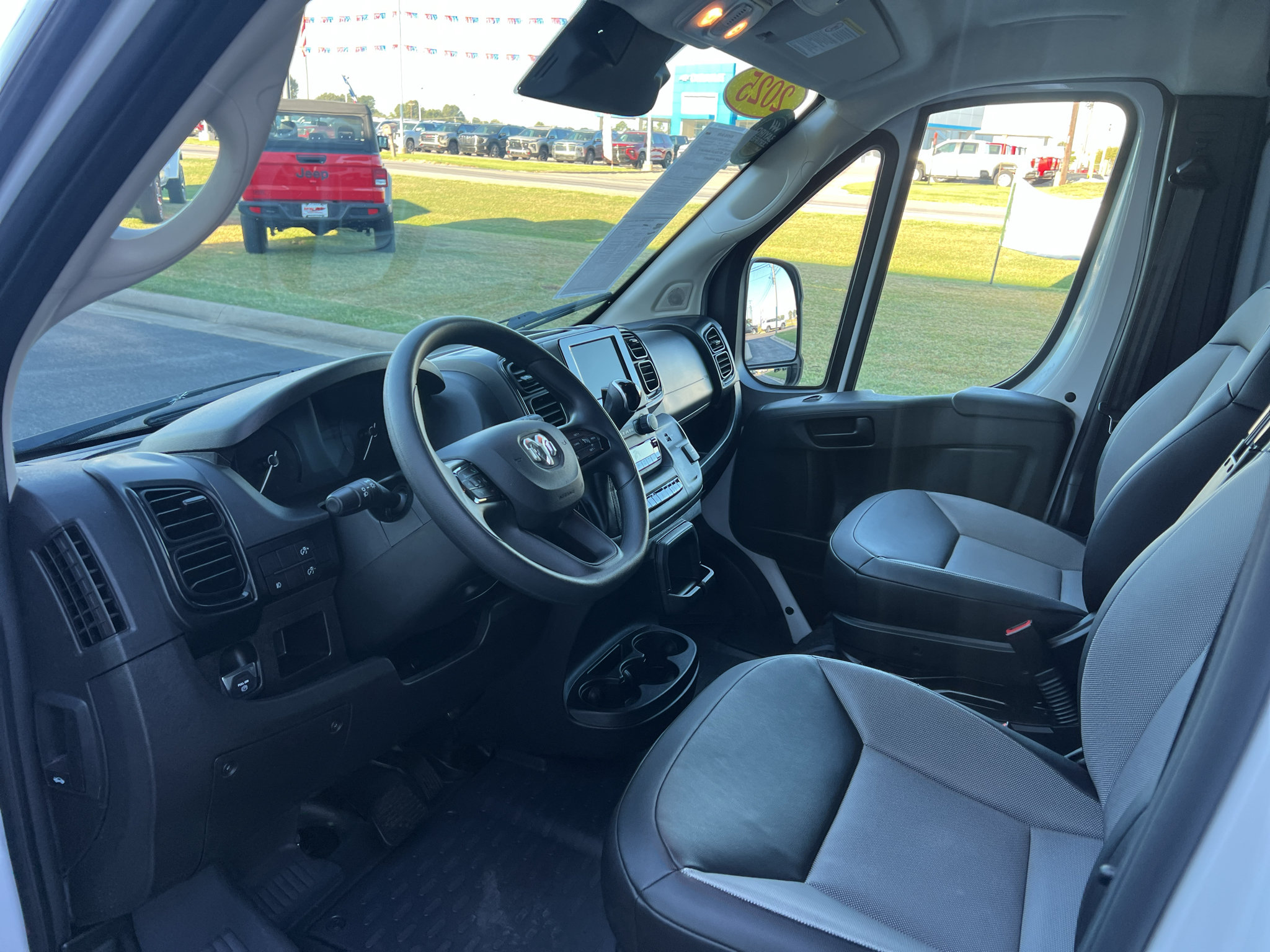 Used 2025 RAM ProMaster 2500 w/ Convenience Group FWD image 29