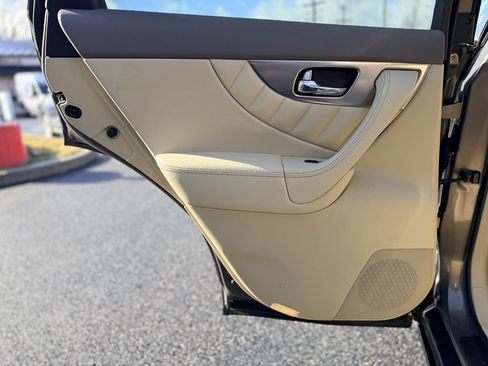 Used 2011 INFINITI FX35 2WD w/ Premium Pkg image 16