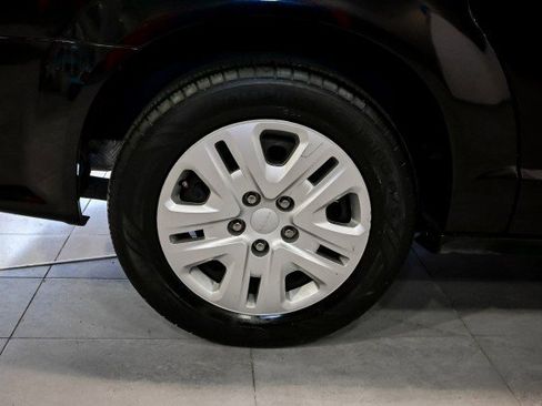 Used 2019 Dodge Grand Caravan SE w/ UConnect Hands-Free Group image 38