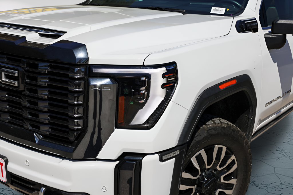 Used 2024 GMC Sierra 2500 Denali Ultimate AWD/4WD image 2