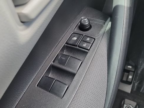 Used 2025 Toyota Corolla LE FWD image 18