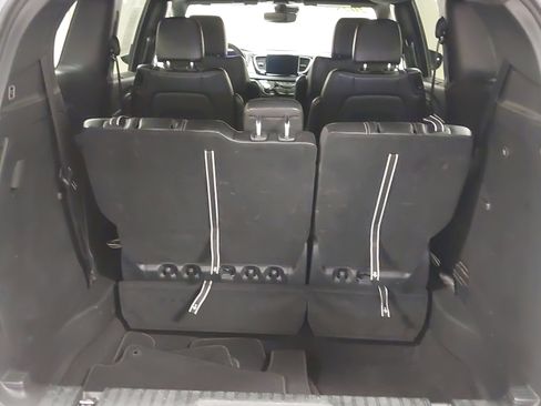 Used 2025 Chrysler Pacifica Select image 27