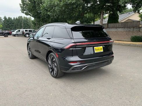 New 2025 Lincoln Nautilus Reserve image 3