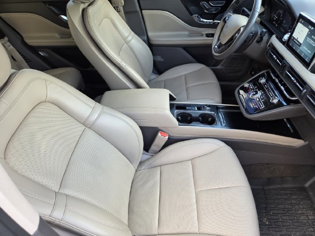 Used 2022 Lincoln Corsair FWD w/ Premium Package image 17