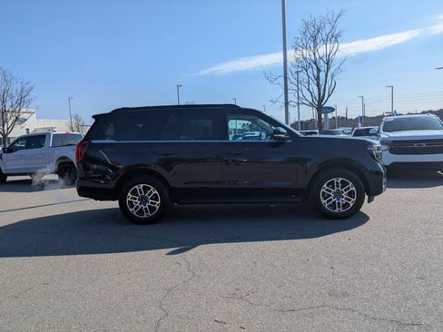 Certified 2025 Ford Expedition Active image 3