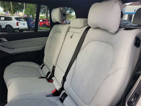 Used 2023 BMW X7 xDrive40i w/ Premium Package image 14