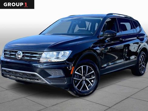 Used 2021 Volkswagen Tiguan SE image 1