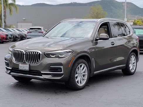 Used 2022 BMW X5 xDrive40i w/ Premium Package AWD/4WD image 5