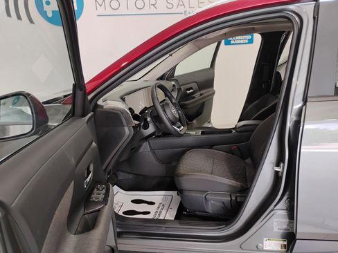 Used 2025 Nissan Kicks SV w/ SV Premium Package image 10