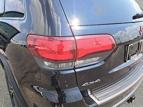 Used 2018 Jeep Grand Cherokee Trailhawk w/ Trailhawk Luxury Group AWD/4WD image 33