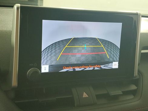 Used 2025 Toyota RAV4 SE image 18