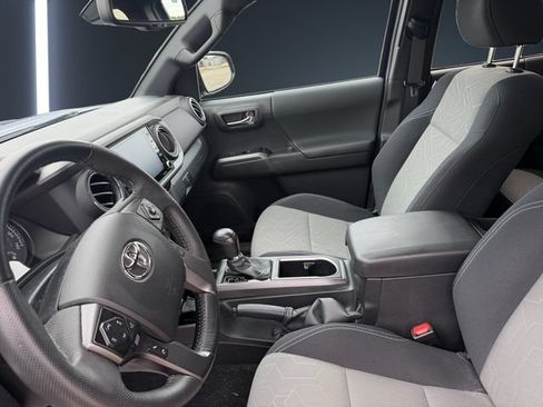 Used 2022 Toyota Tacoma TRD Sport AWD/4WD image 9